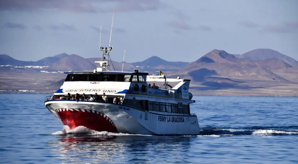 Ferry La Graciosa