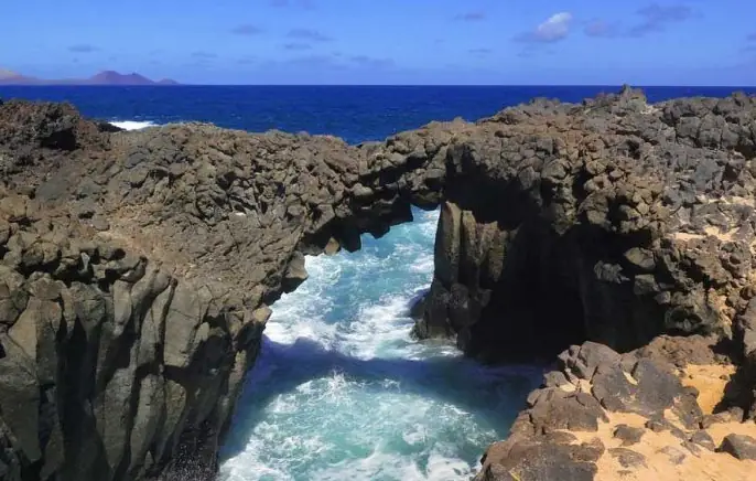 Los arcos, playa de las Conchas, La Graciosa